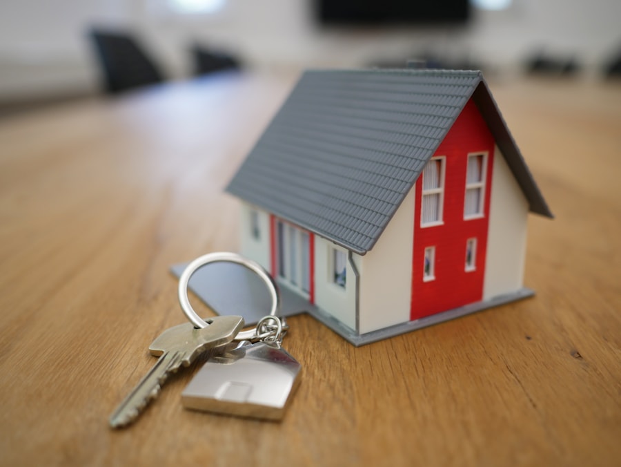 Real estate documentation and key handover